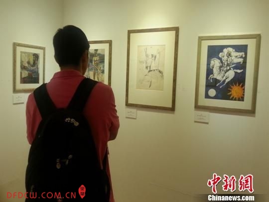 9月17日，匈牙利艺术家拉贾斯·萨雷（1909-1995）作品展在上海刘海粟美术馆拉开帷幕，成为中匈建交65周年和2014上海市民文化节浓墨重彩的一笔。图为展览现场。 许婧 摄