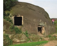 三峡库区腹地发现48座神秘古石屋