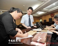 珠宝公司紧急叫停玉石拍卖:花130万赎回