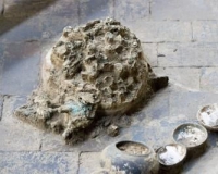 隋朝萧后凤冠已送至西安修复 铜质装饰腐蚀严重