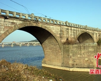 ������Ŵ�ʯ����Ҫ����