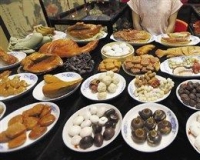 杭州工艺美术精品博览会举办:奇石月饼几千元