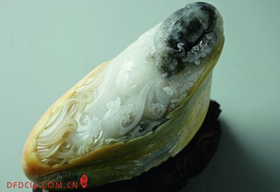 籽玉三色巧雕水牛诗文摆件