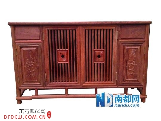 看红木家具的白身，很容易看出其是否掺“白皮”。