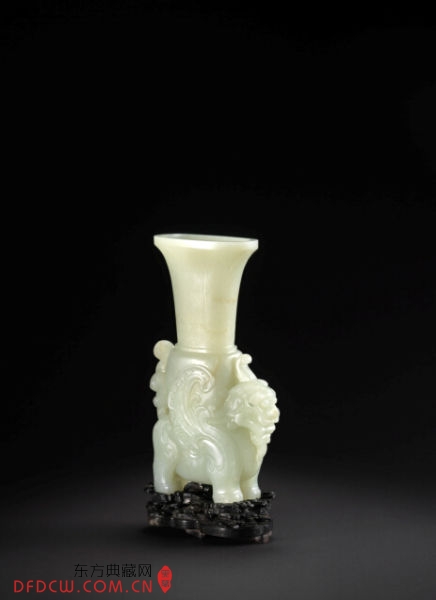 Lot 3706 清乾隆 白玉雕仿寿铜瑞兽尊连座 H:18.5cm