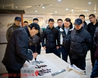 潘家园举办人物与马主题字画展