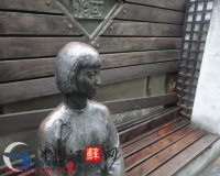 南京长江路雕像屡遭破坏