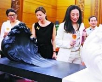 艾敬雕塑《海浪》被国博收藏