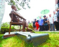 青铜坐像伴随徐邦达入土长眠