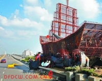 船型雕塑亮相河西:为亚青添亮丽风景线