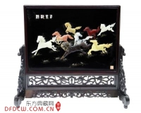 扬州漆器作品中的马:骏马昂扬庆吉年