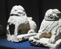六十余件古代石刻亮相钟楼 融汇造像艺术(图)