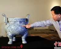 永乐青花三足炉亮相 景德镇皇家御用瓷器首展长沙