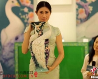 台湾唯美白孔雀及四大美人瓷瓶南京展