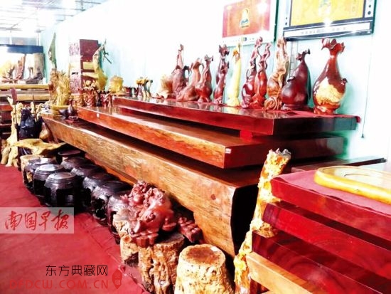 市场行情低迷，南宁不少红木店有了更大的议价空间。