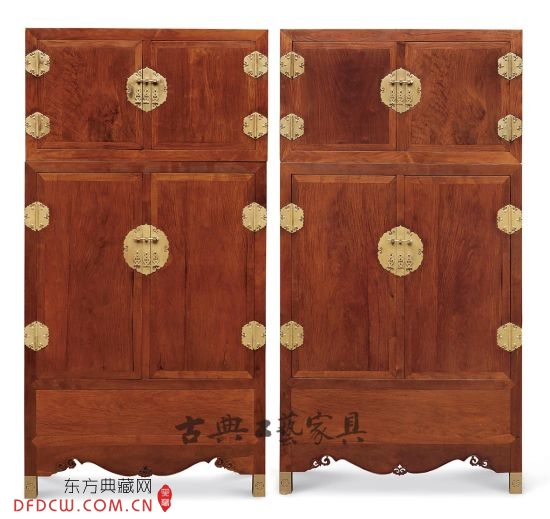 图5 明末清初 黄花梨大四件柜成对(图片提供：中国嘉德)