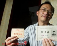 男子27年收藏高考物品上千件