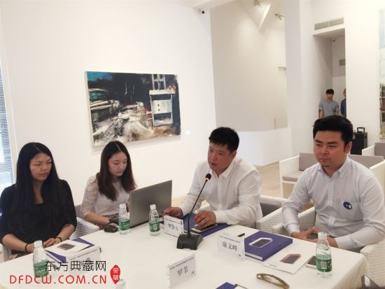 “年代书写——中国当代艺术邀请展”研讨会现场，年代美术馆馆长罗静方先生发言。