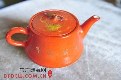 民国珊瑚红描金茶壶