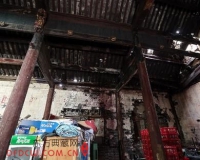 南京百年李鸿章祠堂屋顶被暴雨冲出大洞
