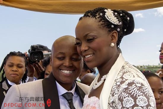 Ayanda & Nhlanhla MoremiĻ,2013119