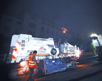 天安门石板路连夜灌缝延寿 九成老砖已经服役57年