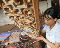 红木市场销售不振 知名企业称要甩卖家具发工资