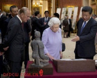 习近平在白金汉宫女王画廊看了什么展品?