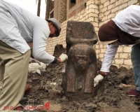 埃及发现古埃及法老拉美西斯二世罕见雕像