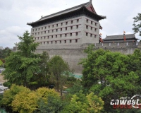 西安南门城墙电梯完全拆除:垛口已修缮复原