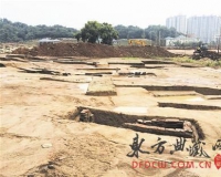 鄂州一广场工地现84座古墓群:出土文物200余件