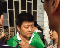 南京南朝萧憺墓石碑遭人上锁偷拓文物