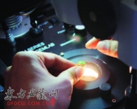五彩钻石竟是仿造(图)