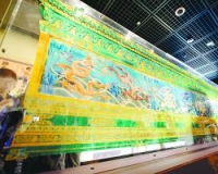 北京皮影首办大型展览 近700件皮影道具亮相