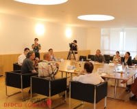 ������滭��Ʒ���м�������չ��(ͼ)