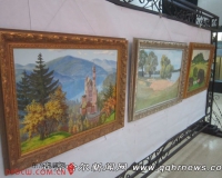 ����˹�ͻ���Ʒչ�����в����ʢװ��Ļ