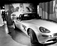 Ӣ���׶ص�Ӱ����ݾٰ���չ