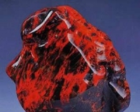 鸡血石:石中皇后持续升温