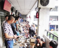 古玩市场水深误导爱好者:书画鉴定需实事求是