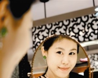 翡翠市场上下游冰火两重天:玉石毛料贵过成品