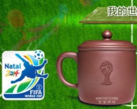 用足球主题紫砂杯看世界杯