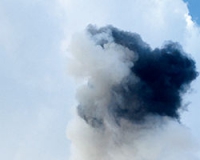 蔡国强:葬礼上空的黑云