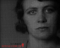 艺术家画布穿孔作画 呈现黑白人物肖像