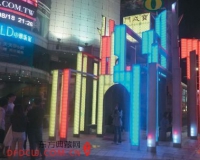 启用才3天:台湾西门装置艺术落漆