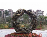 广州男女裸体雕塑被指抄袭