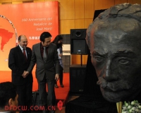 艺术家创作何塞·马蒂雕塑将安放在哈瓦那