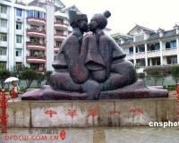 中华第一吻雕塑美丑网上引热议
