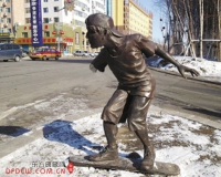 长春市美丽城雕频遭窃:滑板男孩成断臂人