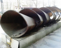 街头大型雕塑如今竟成公厕