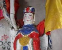 陕西洋县发现明清雕像:材料为百年香樟木